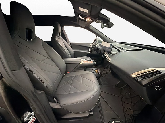 BMW iX 18 of 30
