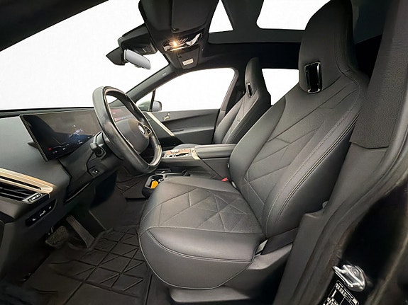BMW iX 15 of 30