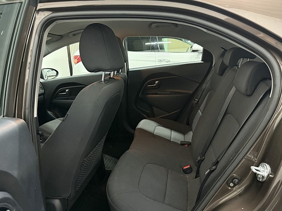 Kia Rio 9 of 10