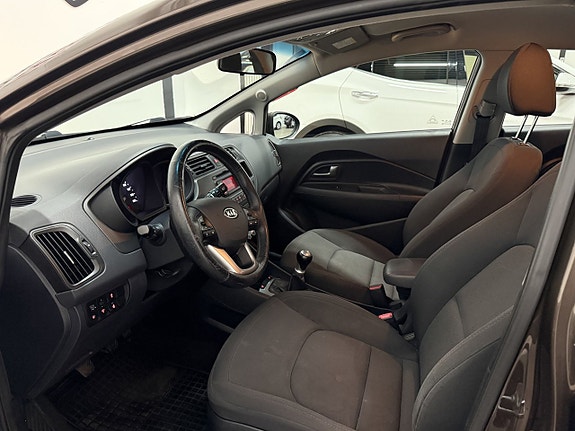 Kia Rio 8 of 10