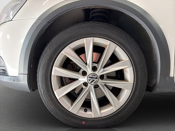 Volkswagen Passat Alltrack 24 of 26