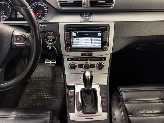 Volkswagen Passat Alltrack 10 of 26