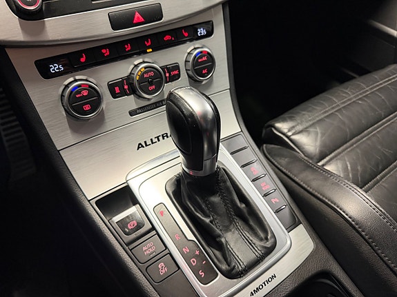 Volkswagen Passat Alltrack 17 of 26