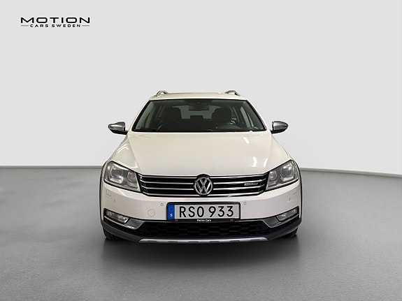 Volkswagen Passat Alltrack 2 of 26