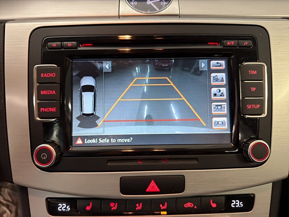 Volkswagen Passat Alltrack 14 of 26