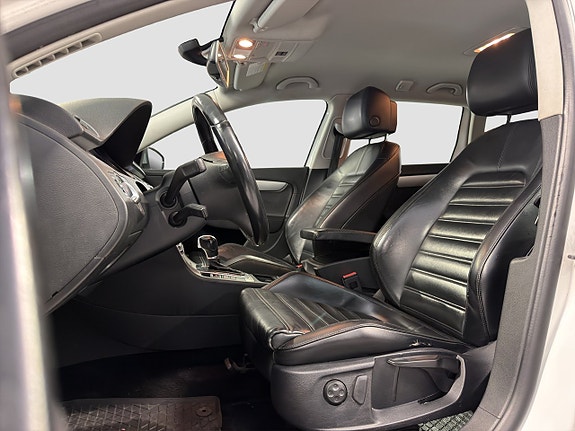 Volkswagen Passat Alltrack 18 of 26