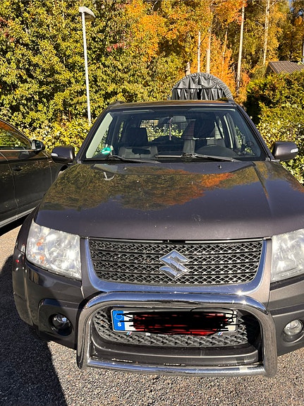 Suzuki Grand Vitara 2 of 3