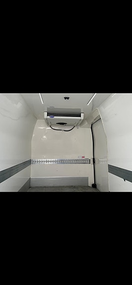 Nissan NV400 2 of 2