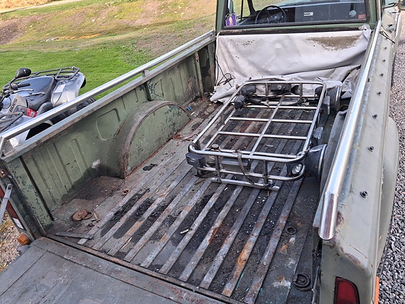 Jeep J 20 3 of 9