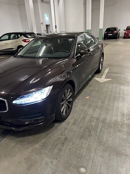 Volvo S90 2 of 8