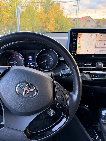 Toyota C-HR 7 of 9