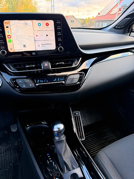 Toyota C-HR 8 of 9