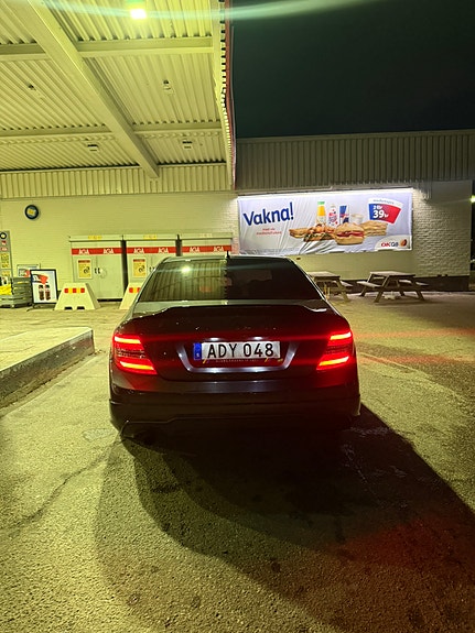 Mercedes-Benz C220 5 of 9