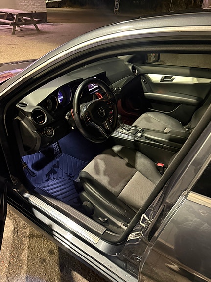 Mercedes-Benz C220 7 of 9