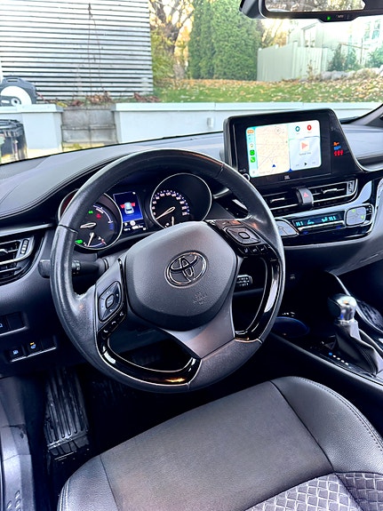 Toyota C-HR 5 of 7