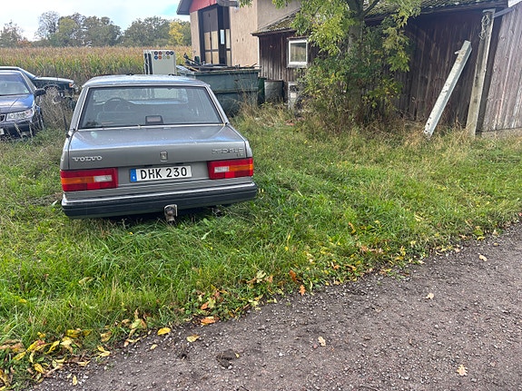 Volvo 760 2 of 5