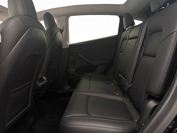 Tesla Model Y 17 of 30
