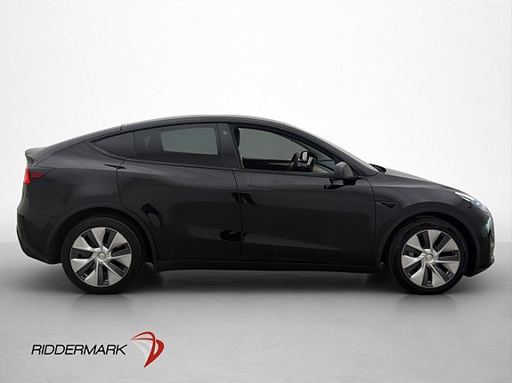 Tesla Model Y 10 of 30