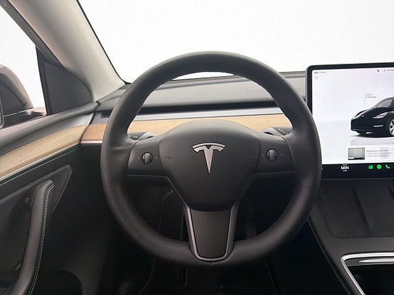 Tesla Model Y 14 of 30