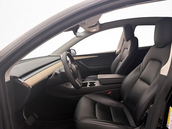 Tesla Model Y 12 of 30