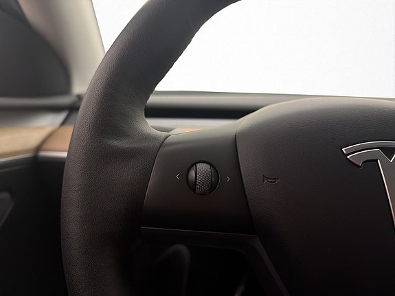 Tesla Model Y 19 of 30
