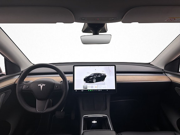Tesla Model Y 13 of 30
