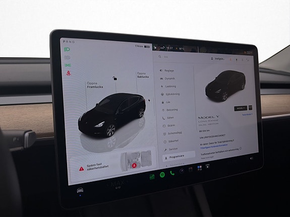 Tesla Model Y 24 of 30
