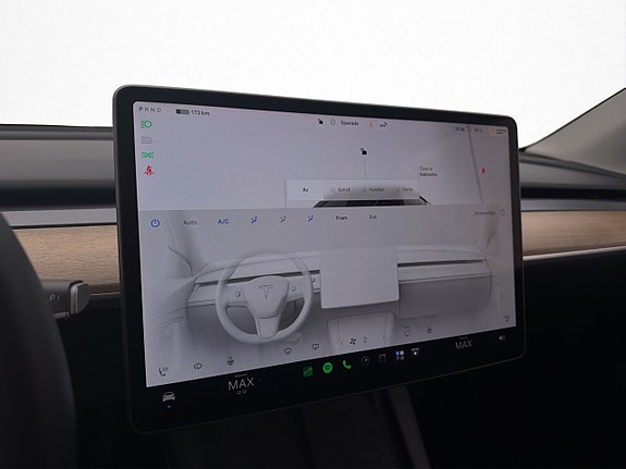 Tesla Model Y 28 of 30