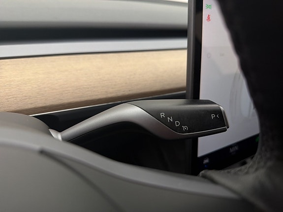 Tesla Model Y 22 of 30