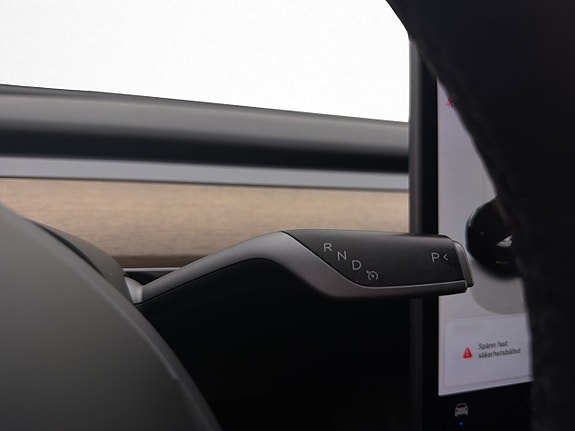 Tesla Model Y 21 of 30