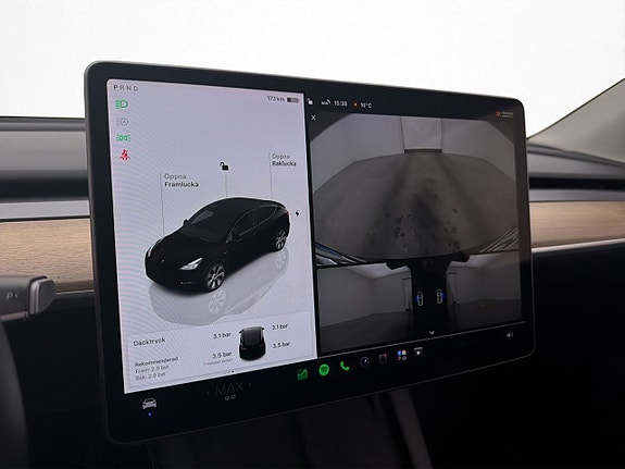 Tesla Model Y 27 of 30
