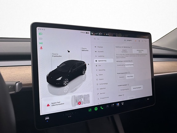 Tesla Model Y 23 of 30