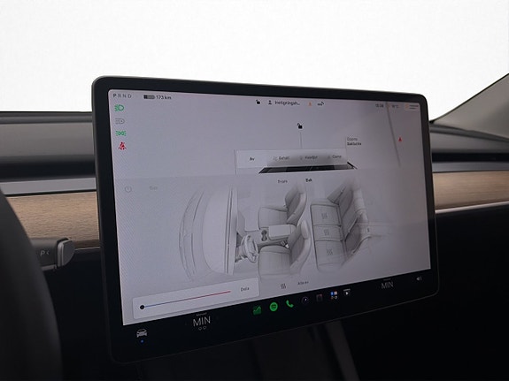 Tesla Model Y 29 of 30