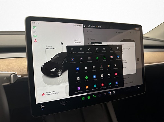 Tesla Model Y 26 of 30
