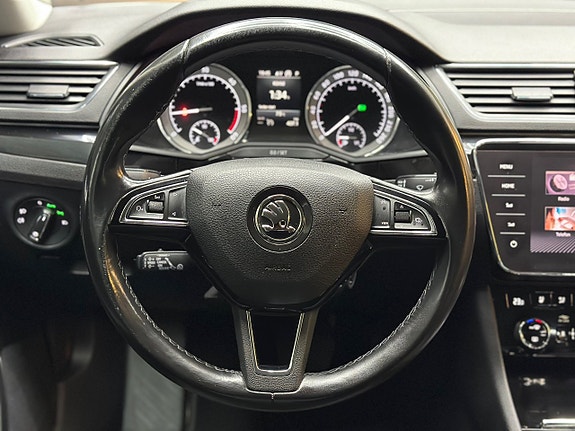 Skoda Superb 16 of 30