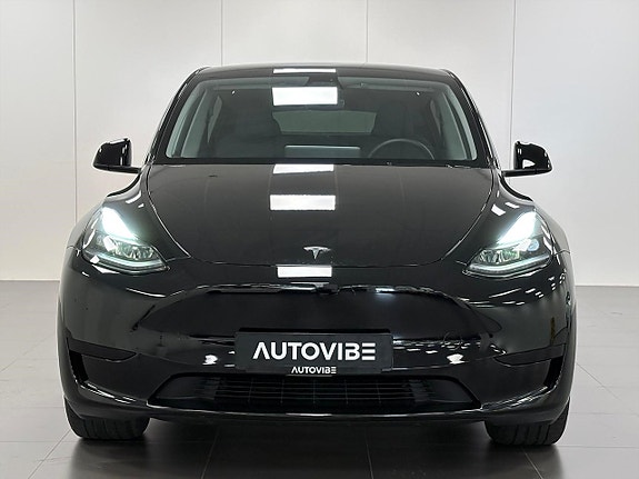 Tesla Model Y 3 of 15