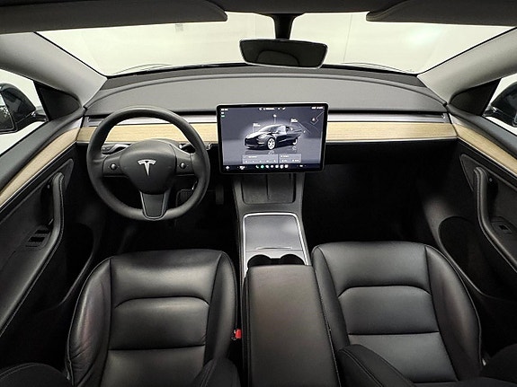 Tesla Model Y 12 of 15
