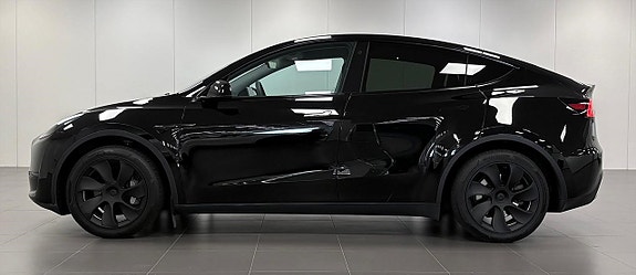 Tesla Model Y 6 of 15