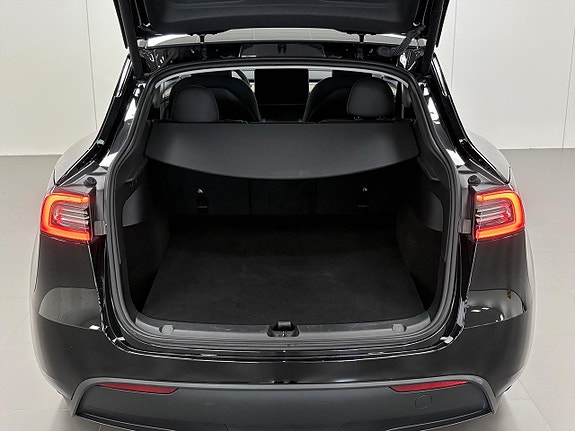 Tesla Model Y 8 of 15
