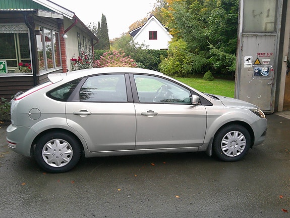 Ford Focus 2 of 3