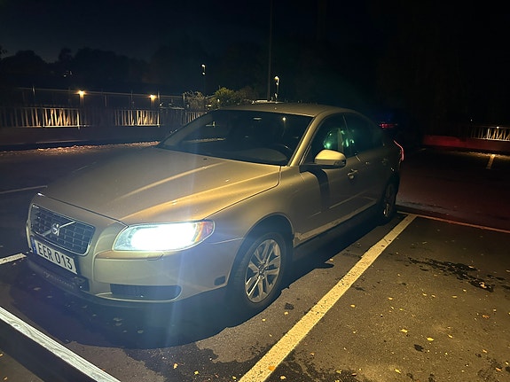 Volvo S80 2 of 5