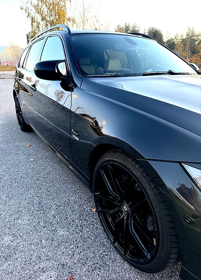 BMW 320d 4 of 15