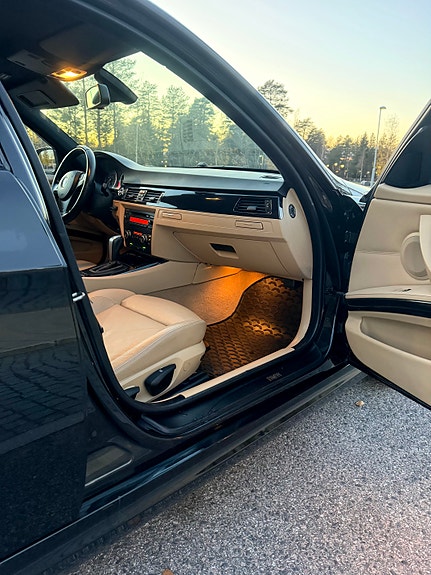 BMW 320d 12 of 15