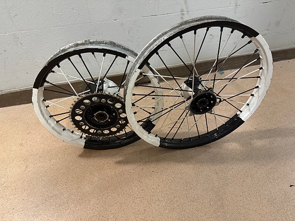 Product image 1 of 3