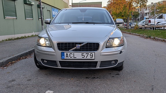 Volvo S40 2 of 9