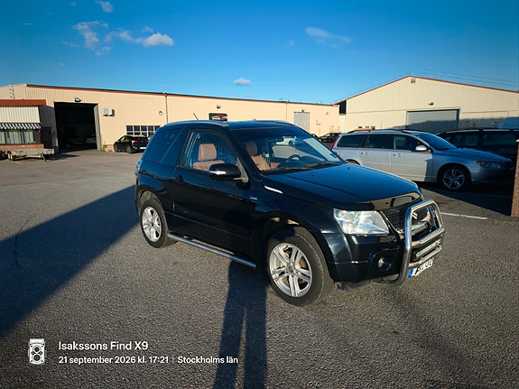 Suzuki Grand Vitara 2 of 13