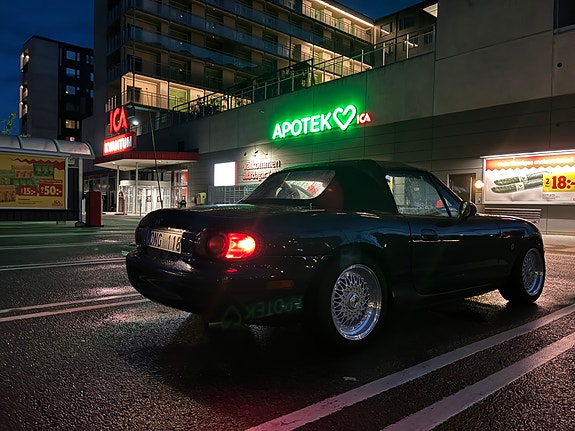 Mazda MX-5 2 of 5