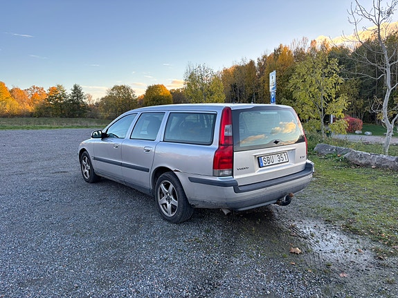 Volvo V70 3 of 6