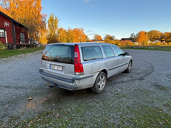 Volvo V70 4 of 6
