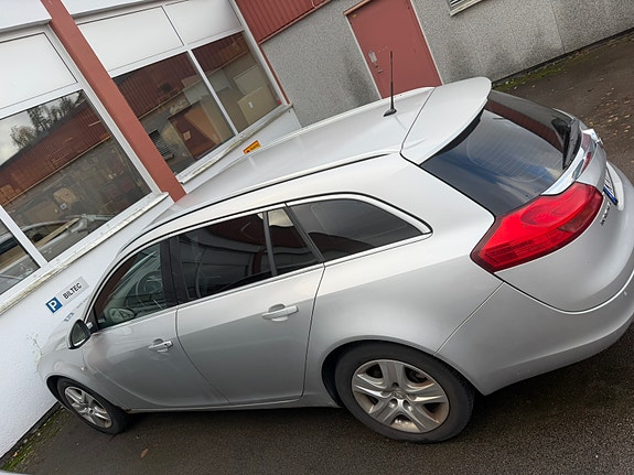 Opel Insignia 2 of 5